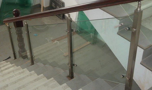 锌合金玻璃楼梯